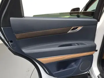2023 Genesis GV80 с пробегом 35 090 км
