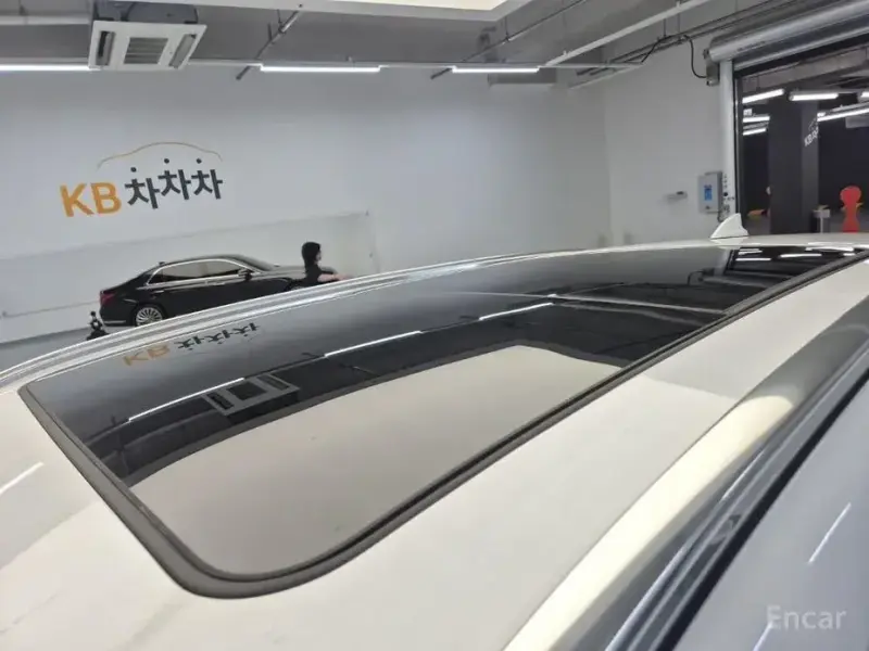 2023 Genesis GV80 с пробегом 28 567 км
