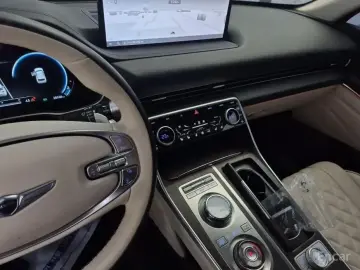 2023 Genesis GV80 с пробегом 28 567 км