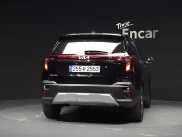 2025 Kia Seltos с пробегом 10 956 км