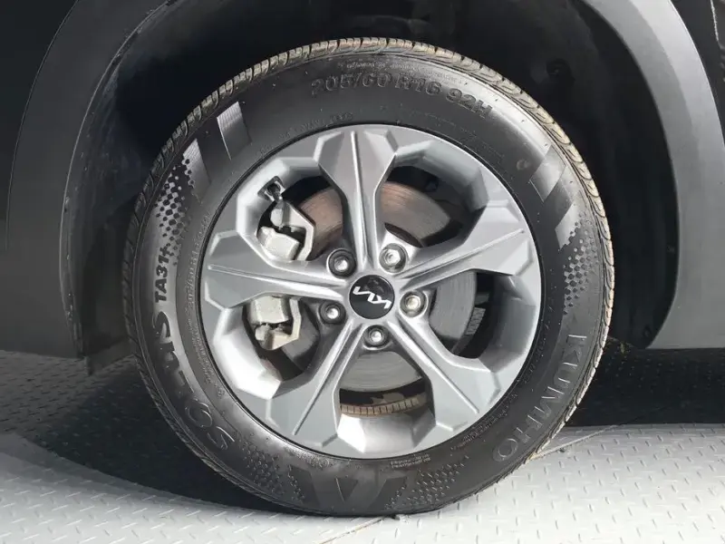 2025 Kia Seltos с пробегом 10 956 км