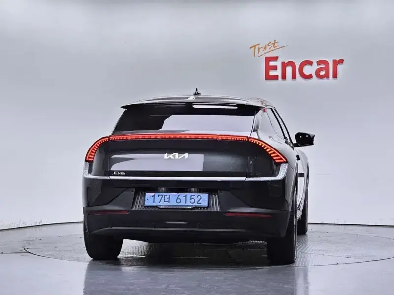 2023 Kia EV6 с пробегом 42 247 км