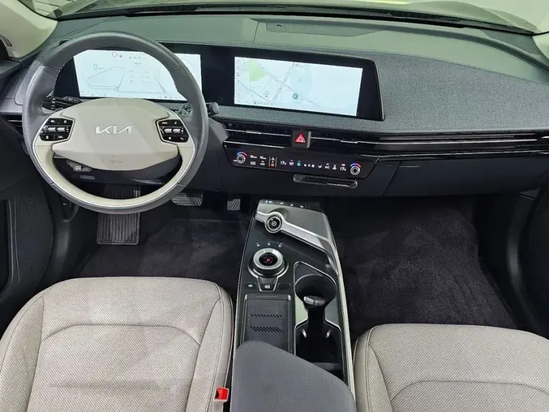 2023 Kia EV6 с пробегом 42 247 км