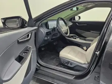 2023 Kia EV6 с пробегом 42 247 км