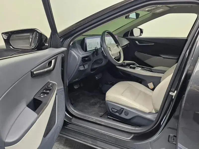 2023 Kia EV6 с пробегом 42 247 км