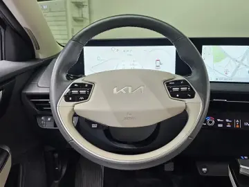 2023 Kia EV6 с пробегом 42 247 км