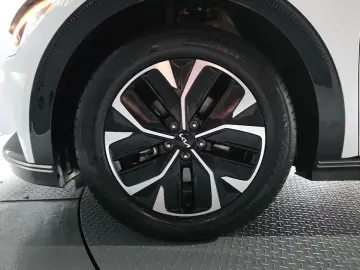2023 Kia EV6 с пробегом 36 959 км