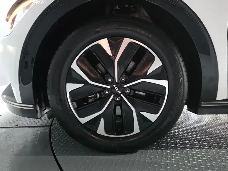 2023 Kia EV6 с пробегом 36 959 км