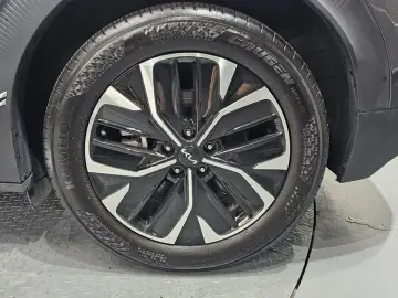 2023 Kia EV6 с пробегом 42 247 км
