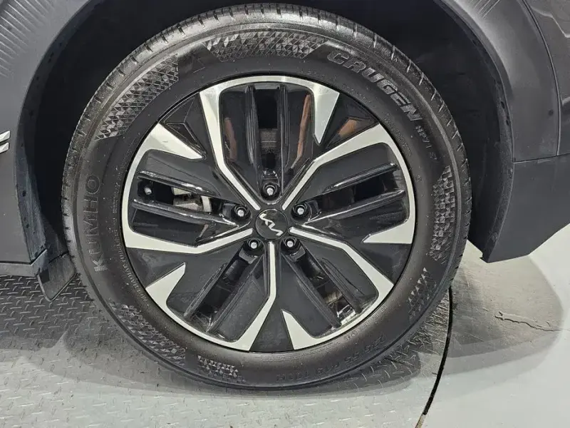2023 Kia EV6 с пробегом 42 247 км