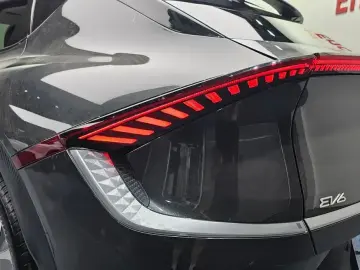 2023 Kia EV6 с пробегом 42 247 км