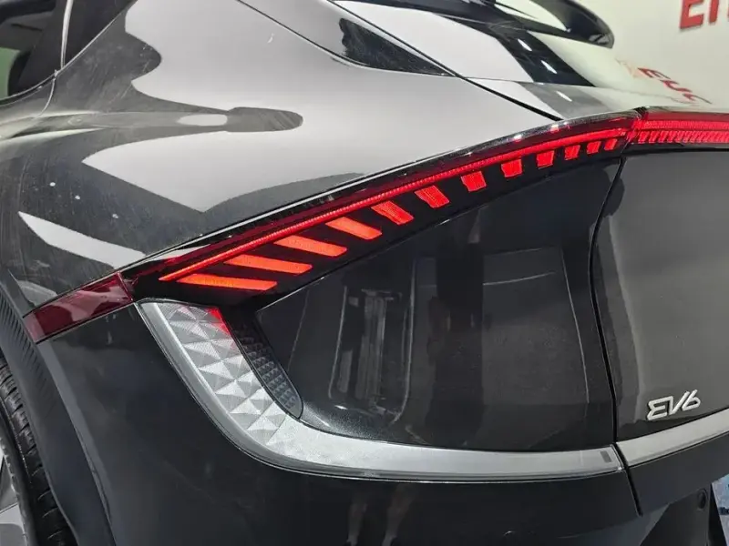 2023 Kia EV6 с пробегом 42 247 км