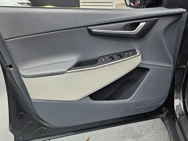 2023 Kia EV6 с пробегом 42 247 км