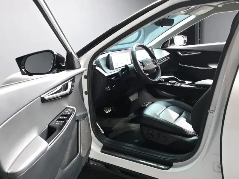 2023 Kia EV6 с пробегом 36 959 км
