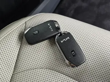 2023 Kia EV6 с пробегом 42 247 км