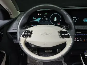 2023 Kia EV6 с пробегом 59 252 км