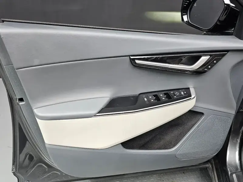 2023 Kia EV6 с пробегом 59 252 км