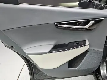 2023 Kia EV6 с пробегом 59 252 км