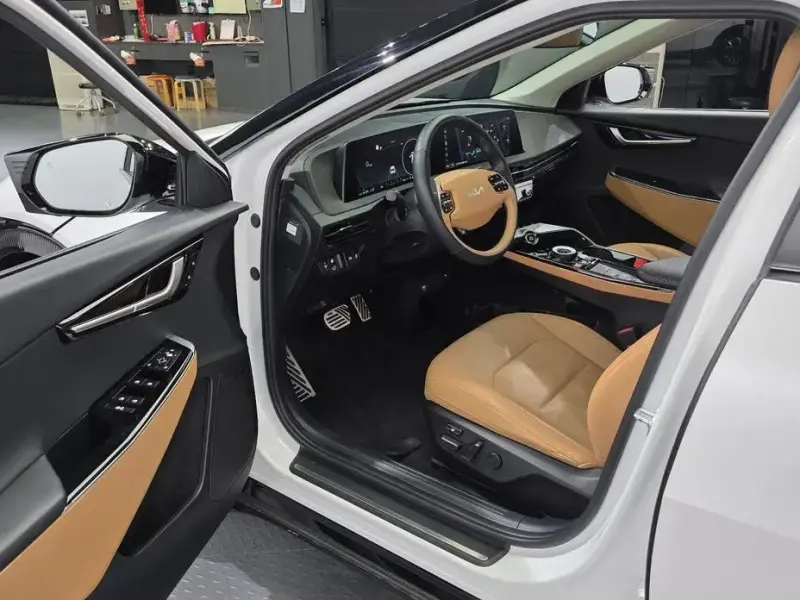 2024 Kia EV6 с пробегом 52 141 км