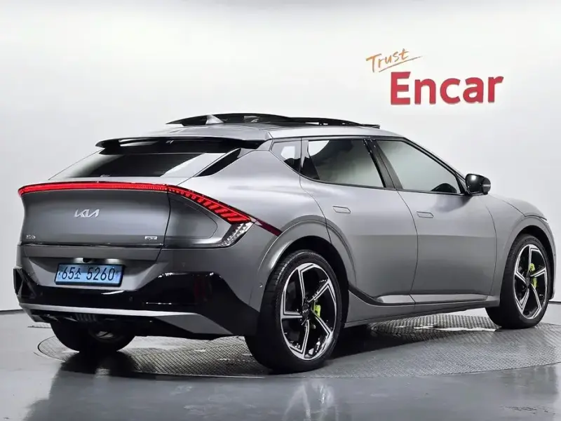 2023 Kia EV6 с пробегом 16 302 км