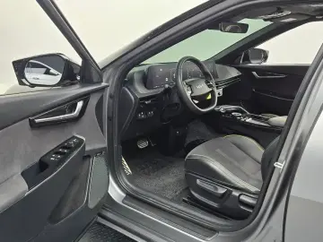 2023 Kia EV6 с пробегом 16 302 км