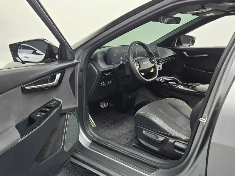 2023 Kia EV6 с пробегом 16 302 км