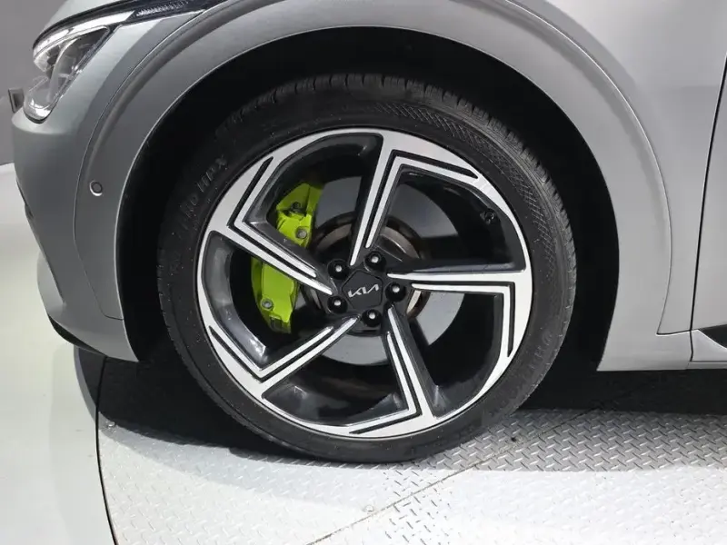 2023 Kia EV6 с пробегом 69 924 км