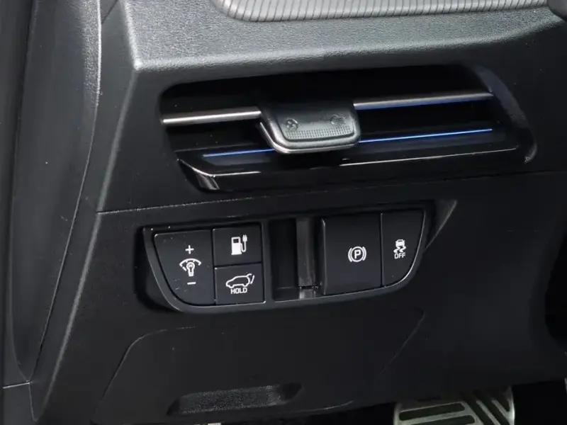 2023 Kia EV6 с пробегом 16 302 км