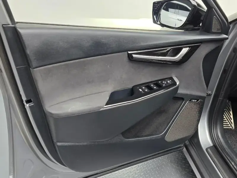 2023 Kia EV6 с пробегом 16 302 км