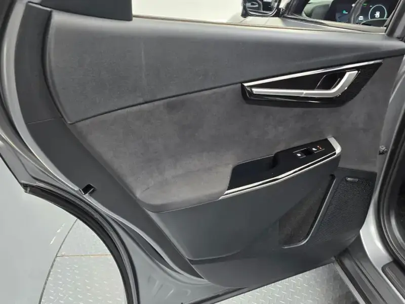 2023 Kia EV6 с пробегом 16 302 км