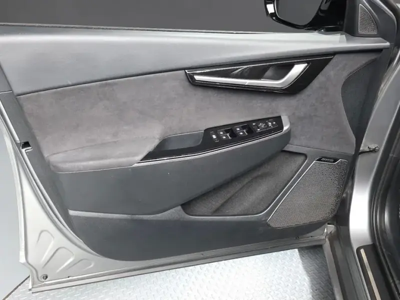 2023 Kia EV6 с пробегом 69 924 км