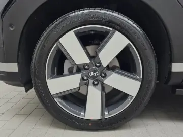 2025 Hyundai Santa Fe с пробегом 8 945 км