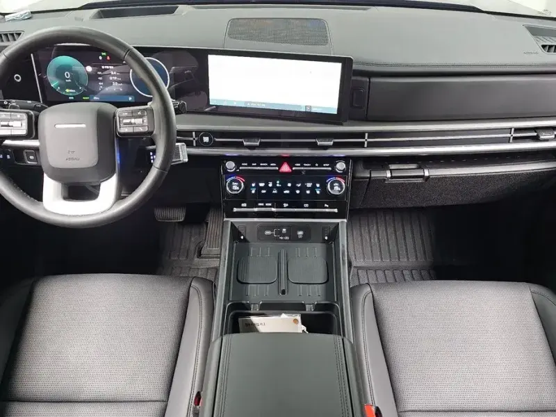 2025 Hyundai Santa Fe с пробегом 8 945 км