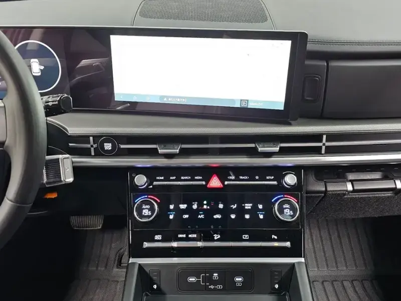 2025 Hyundai Santa Fe с пробегом 8 945 км