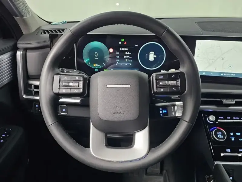 2025 Hyundai Santa Fe с пробегом 8 945 км