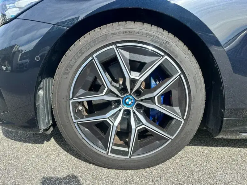 2025 BMW i5 с пробегом 13 170 км