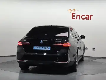 2025 BMW i5 с пробегом 22 937 км