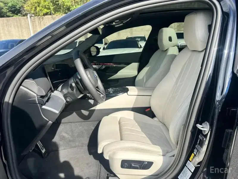 2025 BMW i5 с пробегом 13 170 км