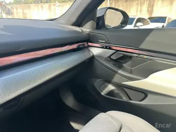 2025 BMW i5 с пробегом 13 170 км