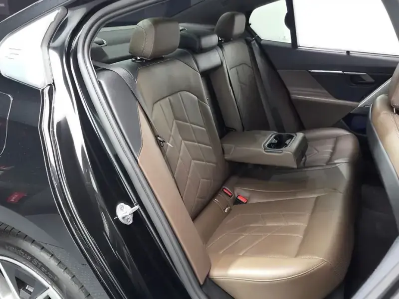 2025 BMW i5 с пробегом 22 937 км