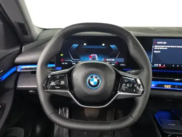 2025 BMW i5 с пробегом 22 937 км