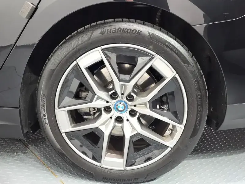 2025 BMW i5 с пробегом 22 937 км
