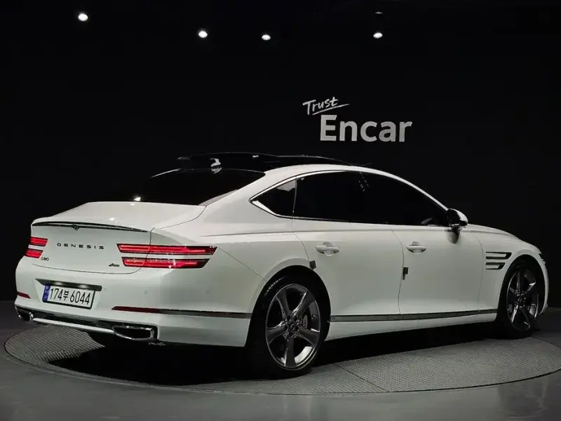 2023 Genesis G80 с пробегом 27 492 км
