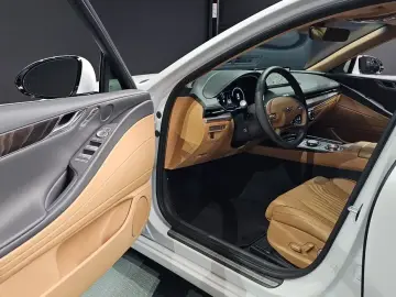 2023 Genesis G80 с пробегом 27 492 км