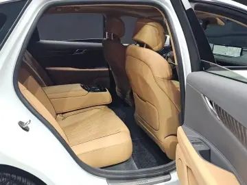 2023 Genesis G80 с пробегом 27 492 км