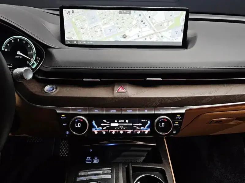 2023 Genesis G80 с пробегом 27 492 км