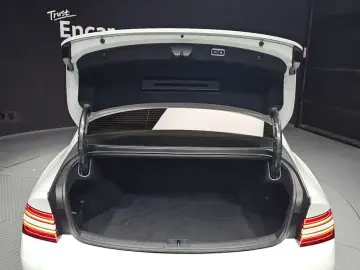 2023 Genesis G80 с пробегом 27 492 км