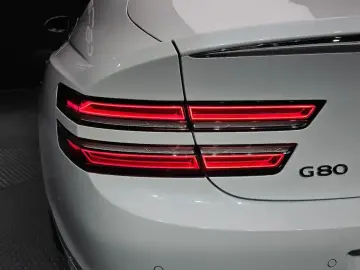 2023 Genesis G80 с пробегом 27 492 км