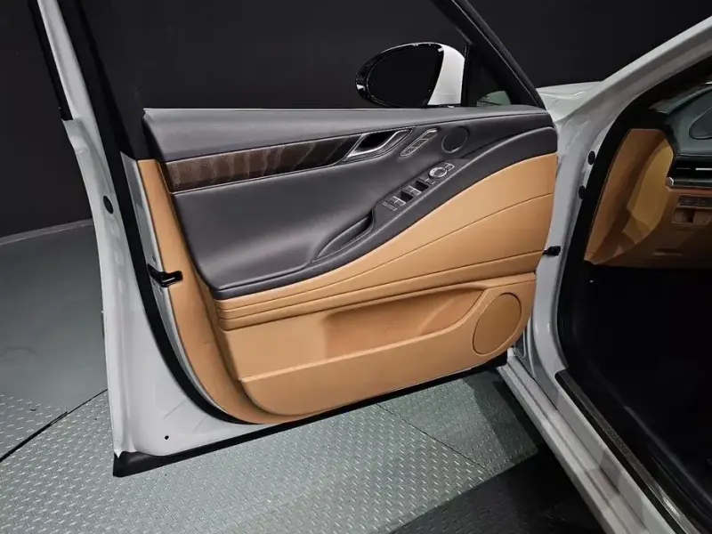 2023 Genesis G80 с пробегом 27 492 км