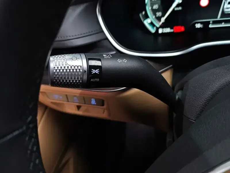 2023 Genesis G80 с пробегом 27 492 км